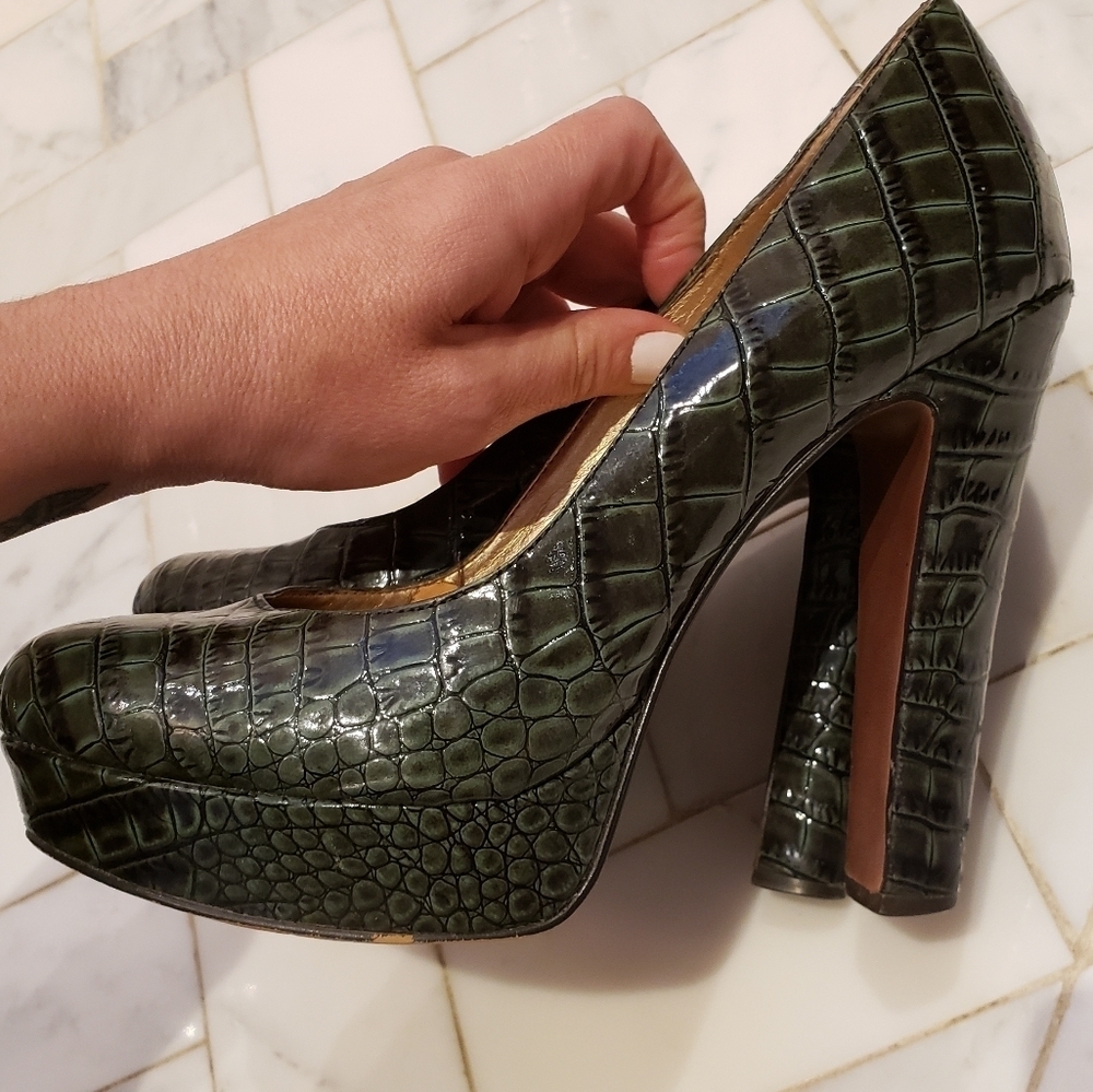 BCBG crocodile embossed pumps size 7